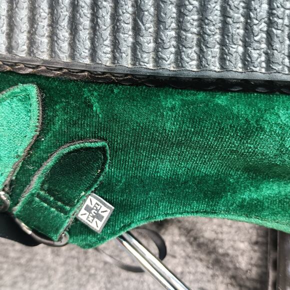 T.U.K Shoes Womens Size 7 Green Velvet Platform Creepers D-Ring TUK - Picture 7 of 9